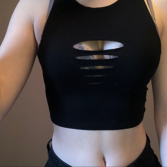 Black Ripped Work Out Crop Top - Picture 4 of 6